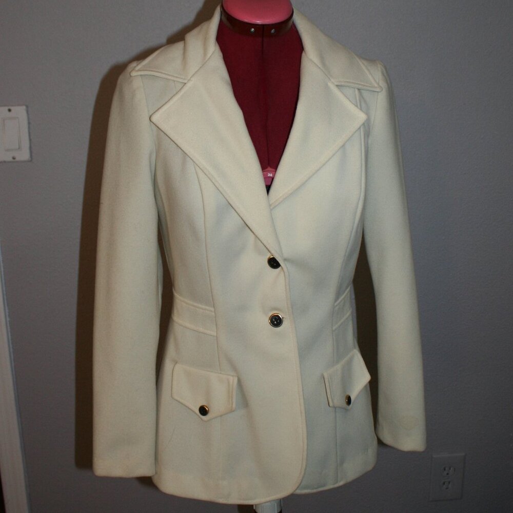 Melissa Lane Women's White Coat – Size 8 – Timeless Elegance